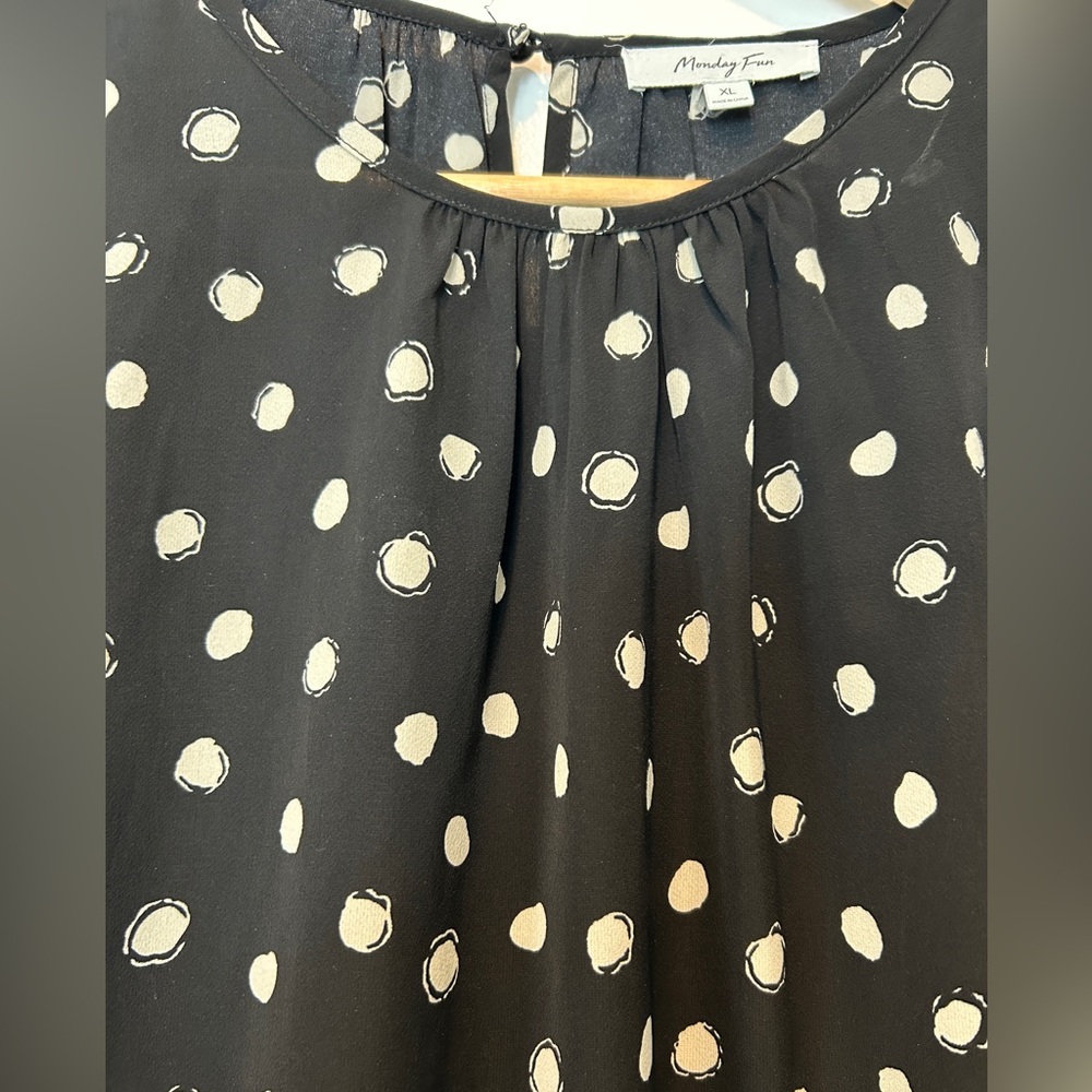 Elegant Black and White Polka Dot Blouse - Picture 4 of 5